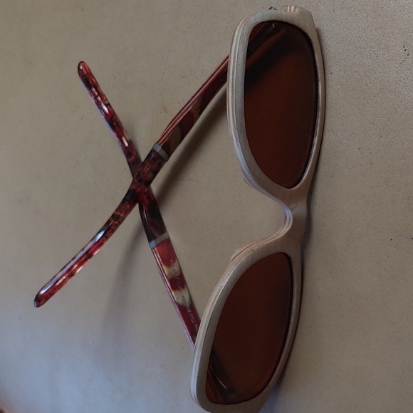 Earth Wood Sunglasses - Picture 2 of 6